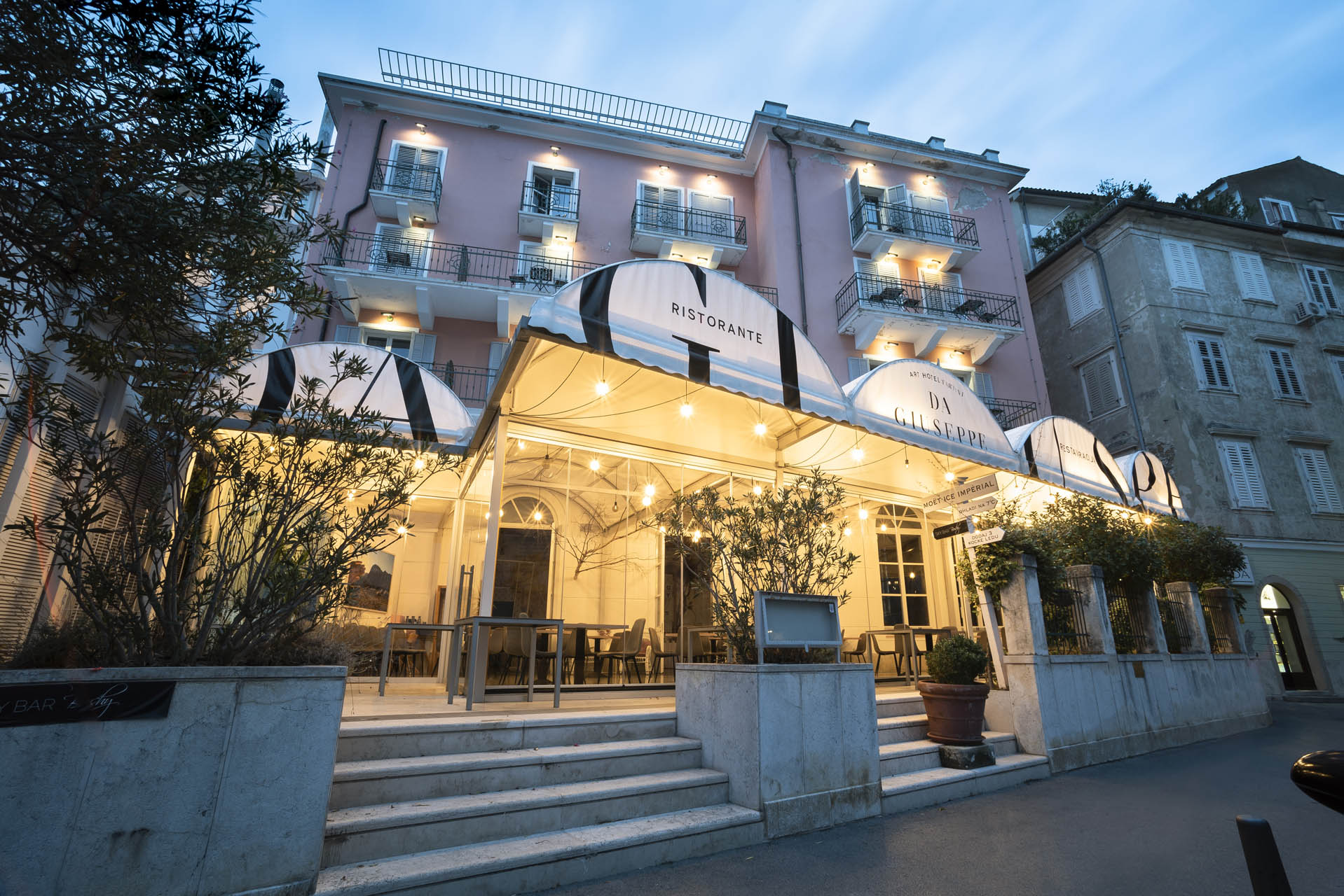 Art Hotel Tartini zunaj